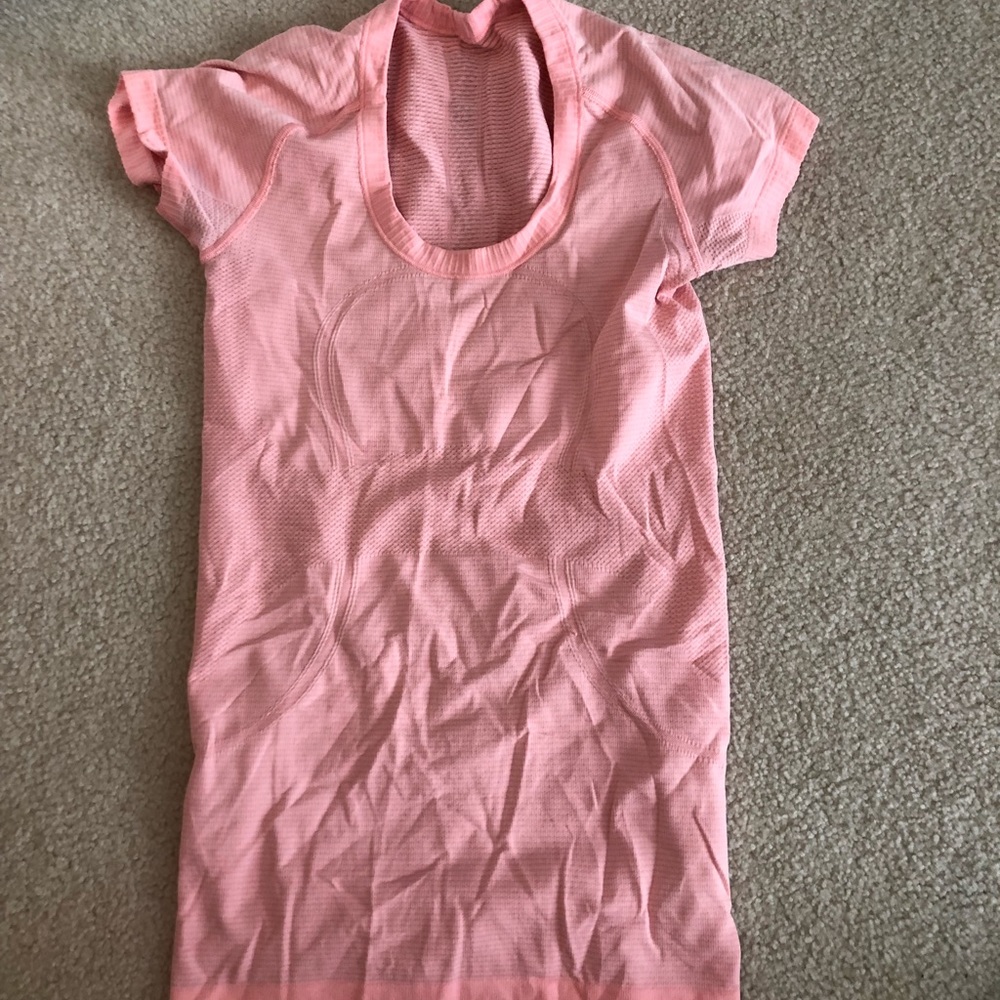 Lululemon scoop neck shirt